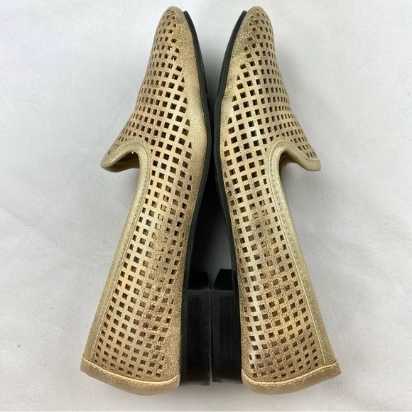 ME TOO Yale Slip On Loafer Laser Cut Rubbed Gold Size 6M (EUC) - Picture 5 of 11